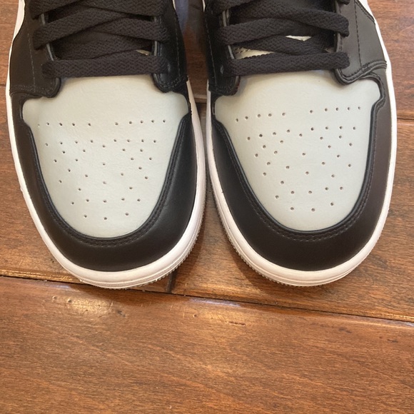 Air Jordan 1 Low 'Shadow Toe' - Picture 8 of 12